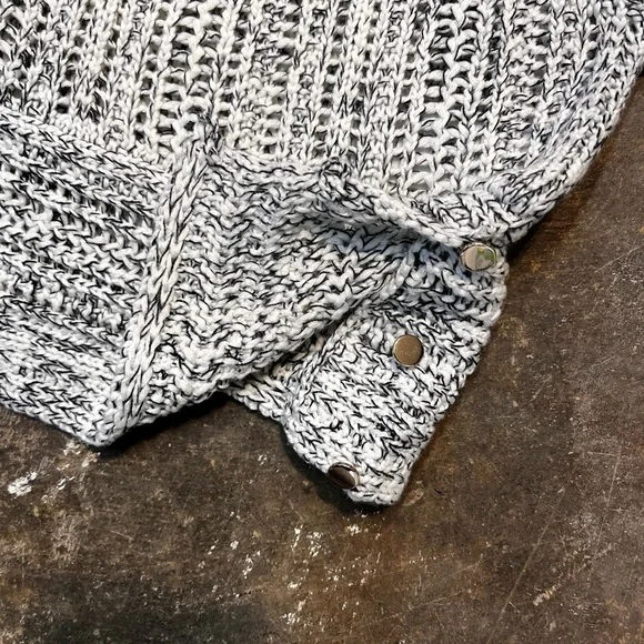 Dynamite knit crop top size small - Picture 2 of 4